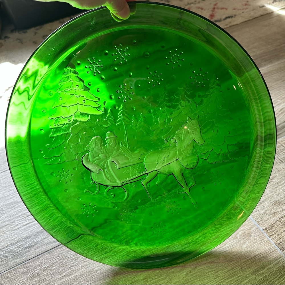 Vtg 70s ARCOROC Green Glass Christmas Sleigh Ride Serving Platter 13”